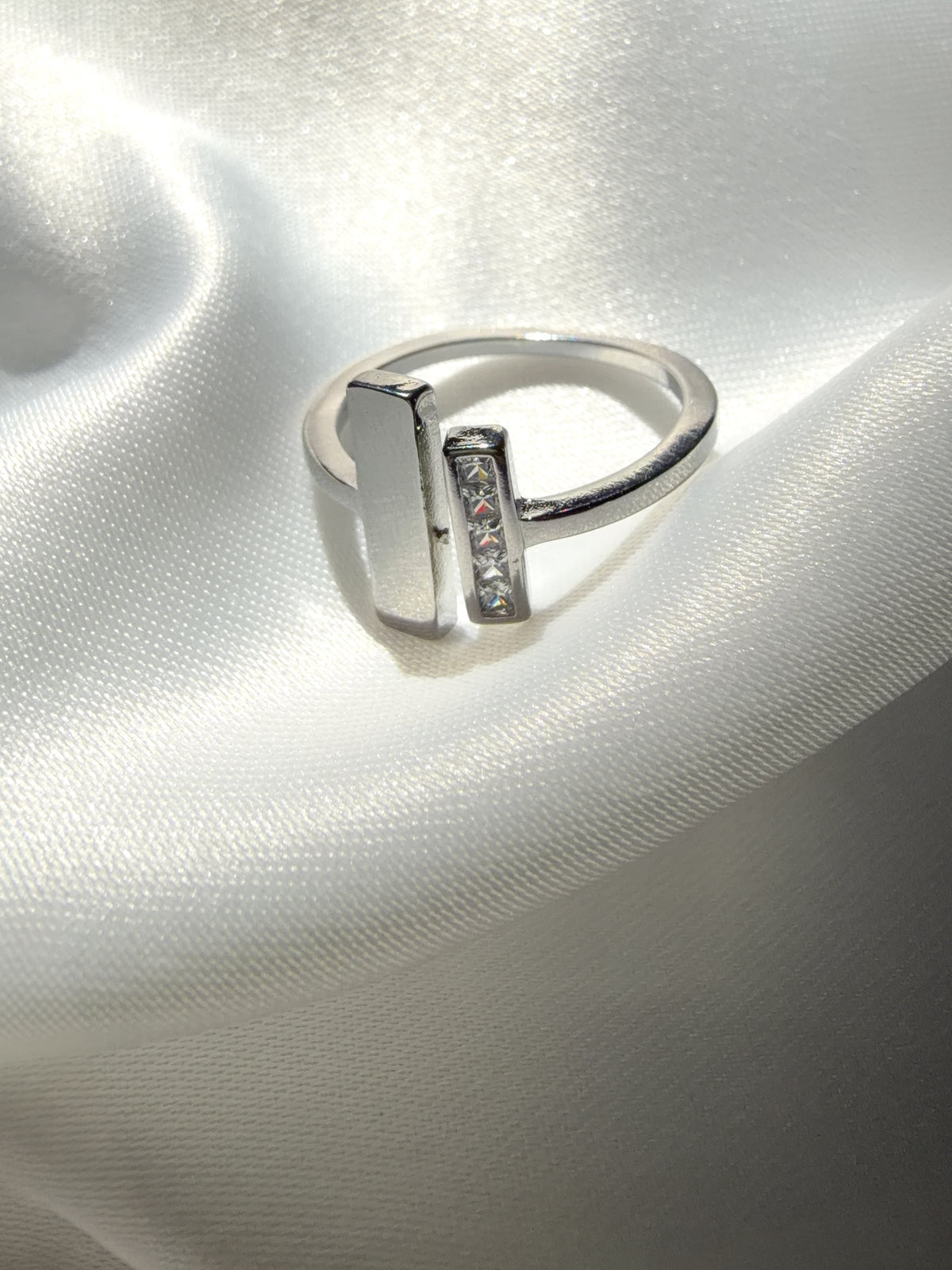 Lucent Dual Bar Ring