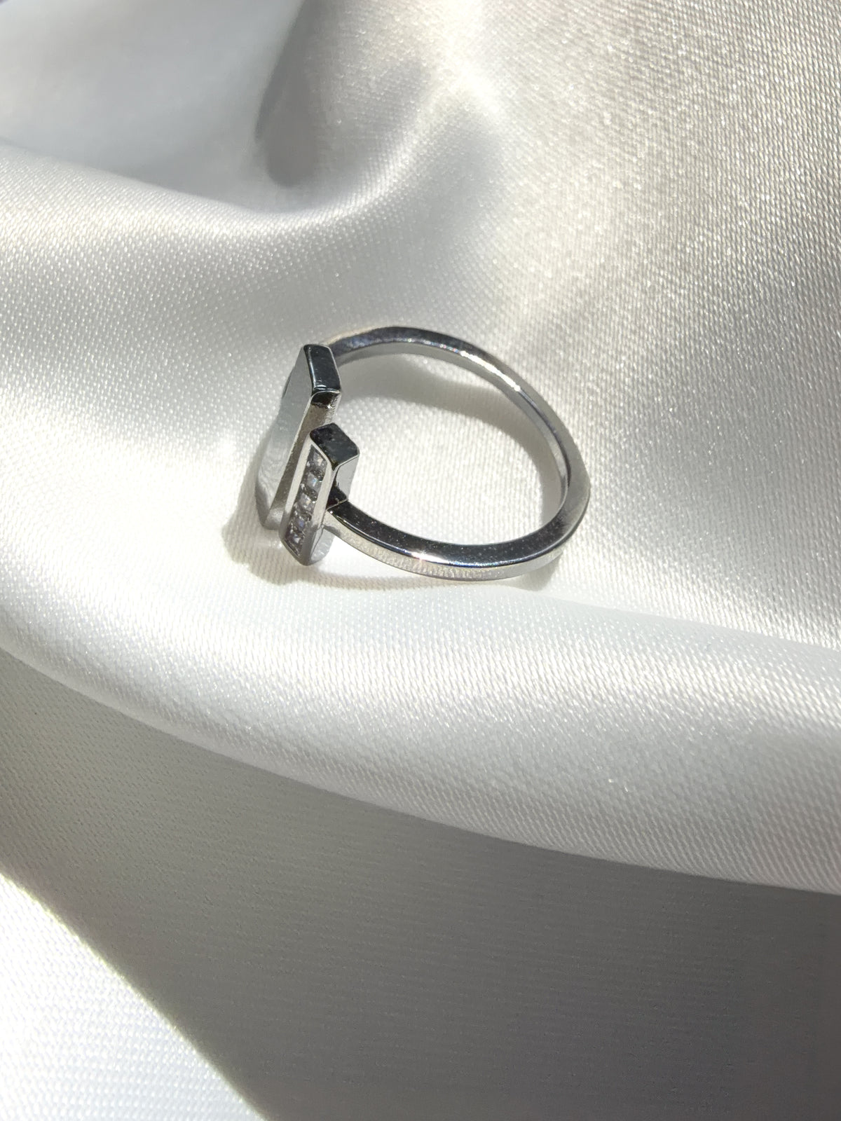 Lucent Dual Bar Ring