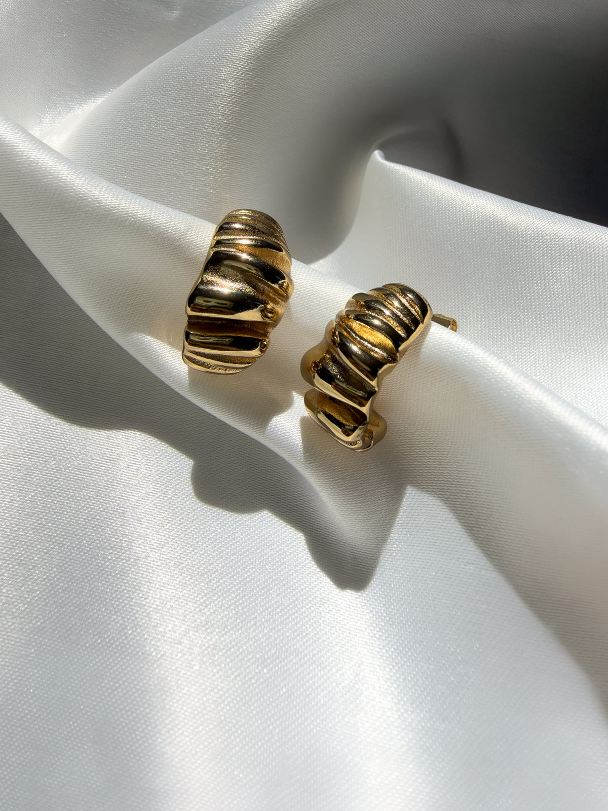 Sorelle Ridged Hoop Earrings