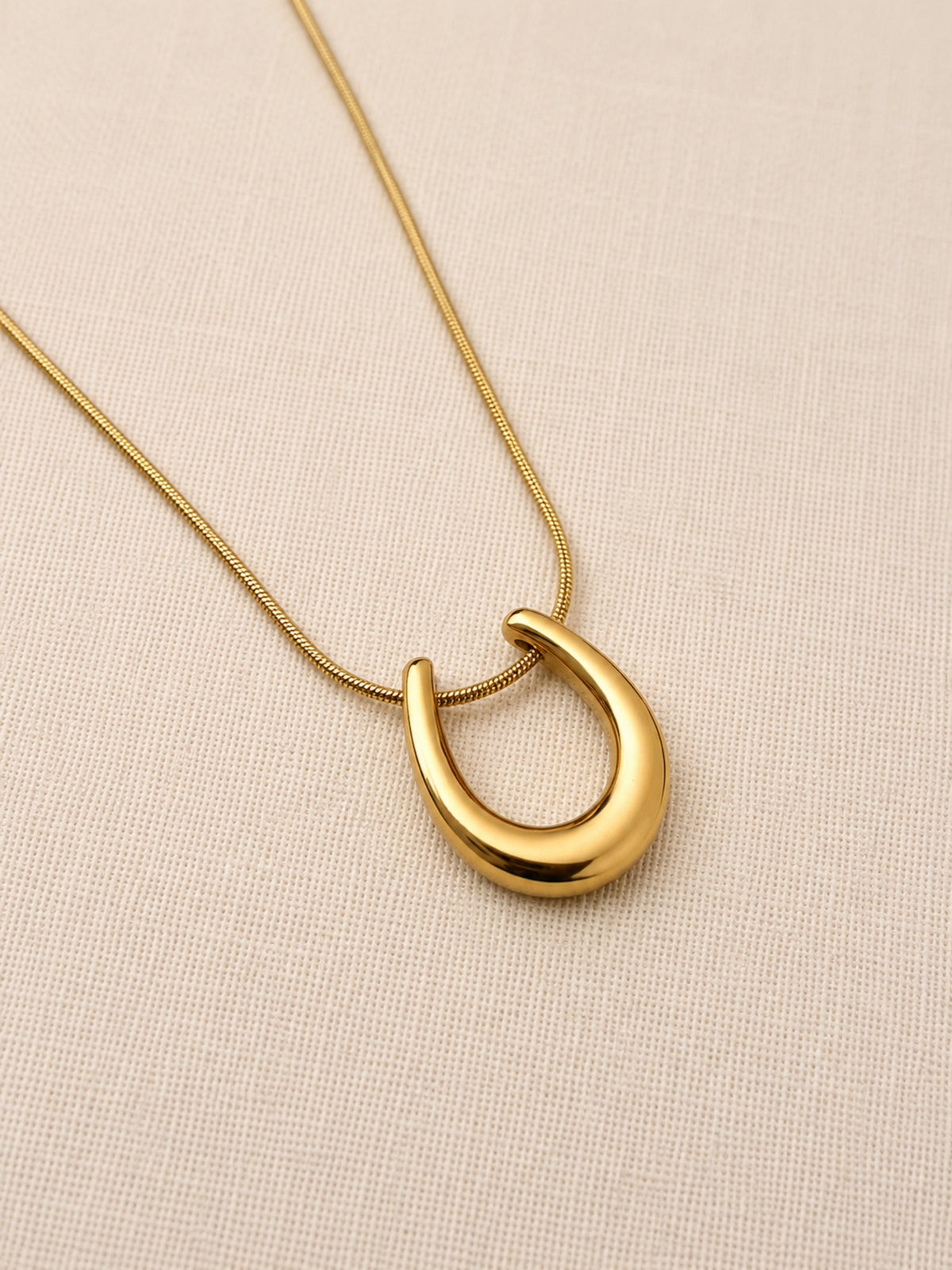Sculpted U Pendant Necklace