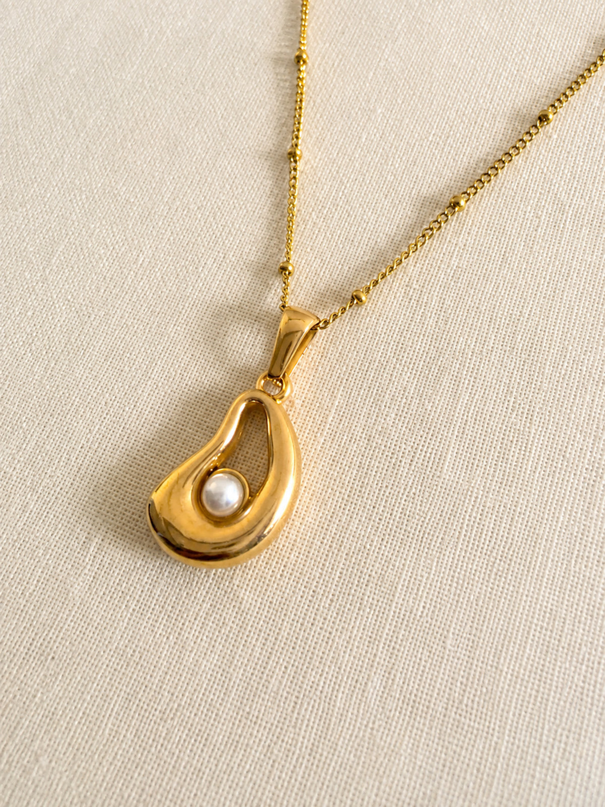 Pearl Embrace Necklace
